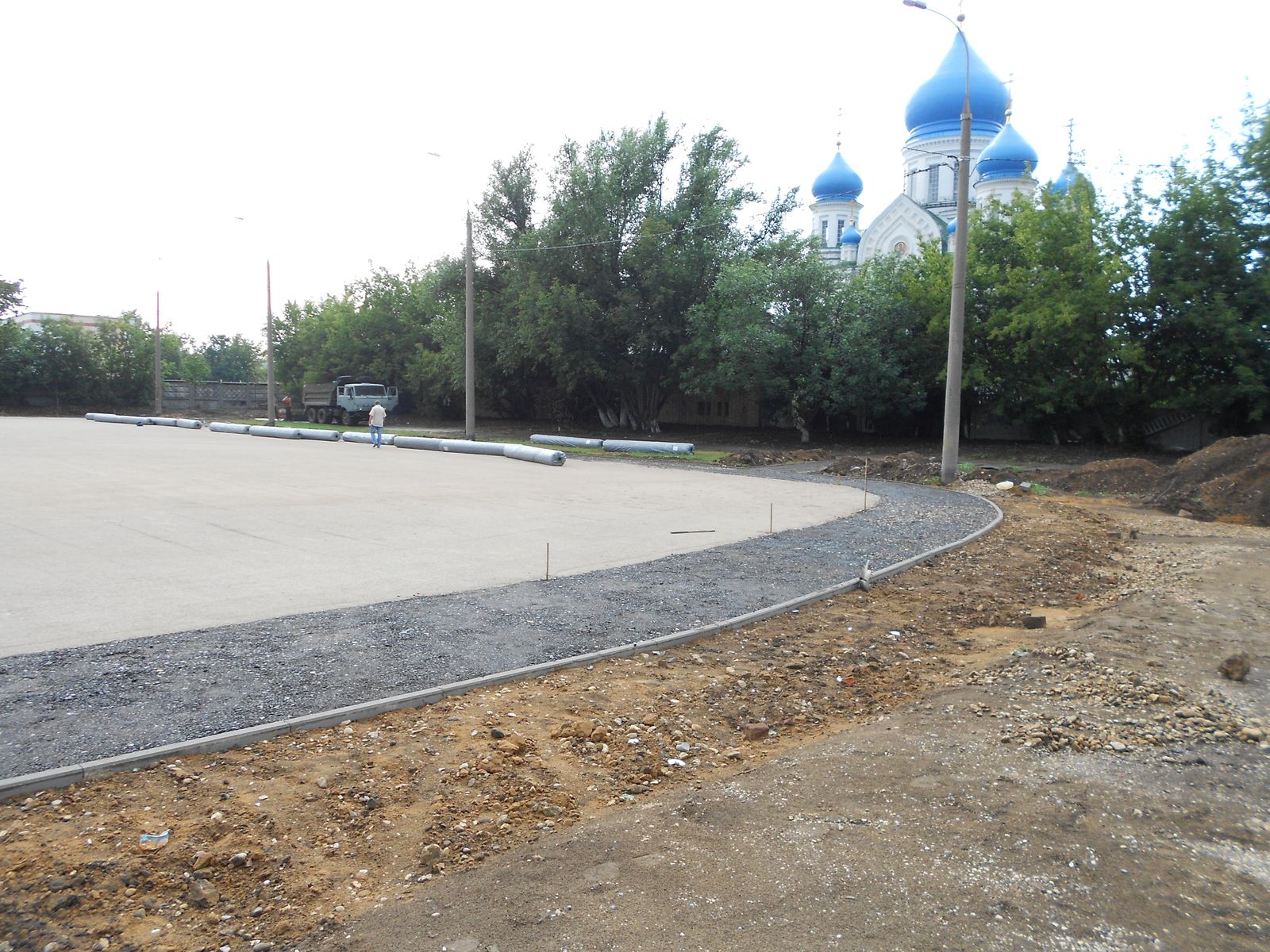 Щебеночное основание подготовленные рулоны искусственной травы