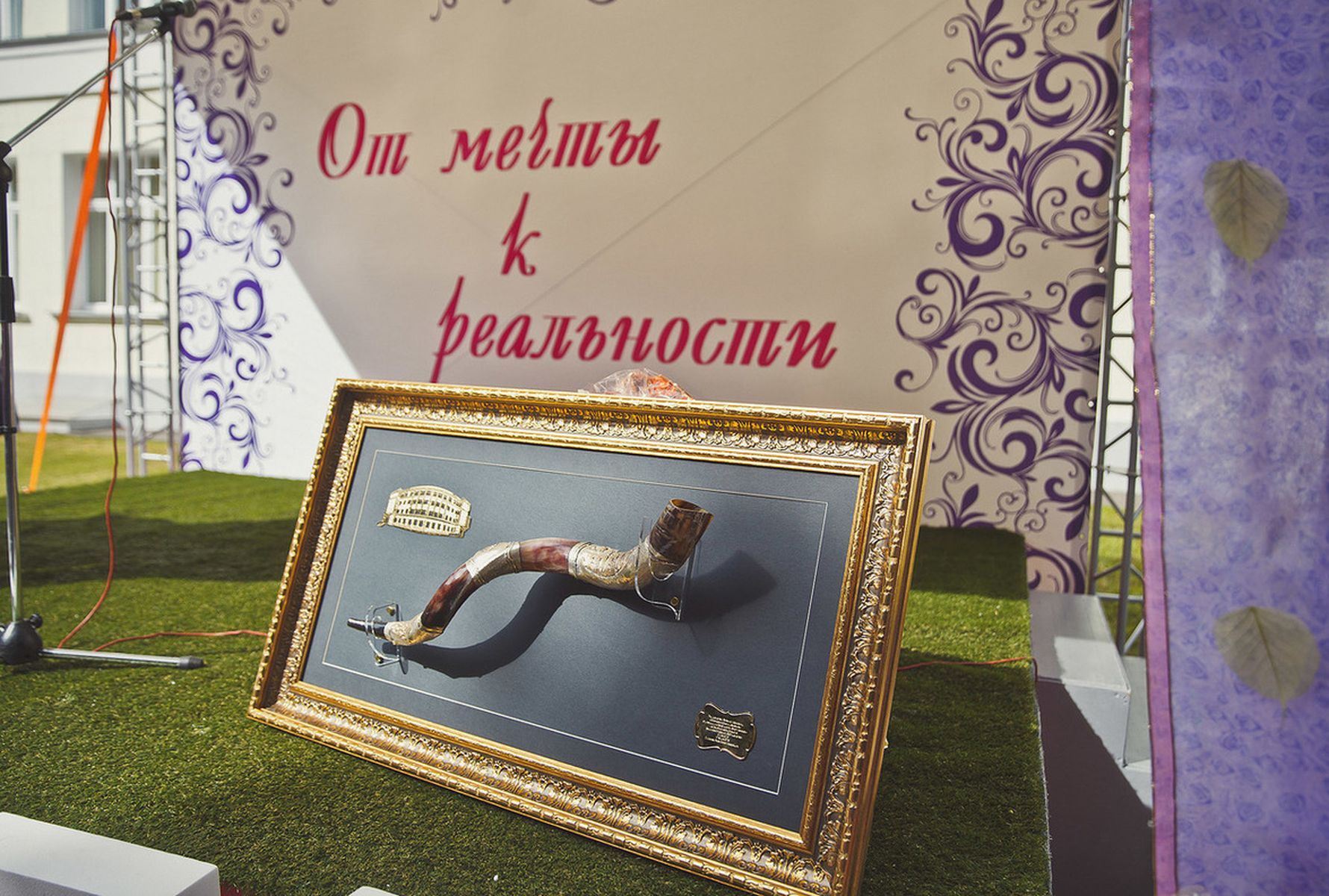 Декорирование сцены травой искусственной 35 мм